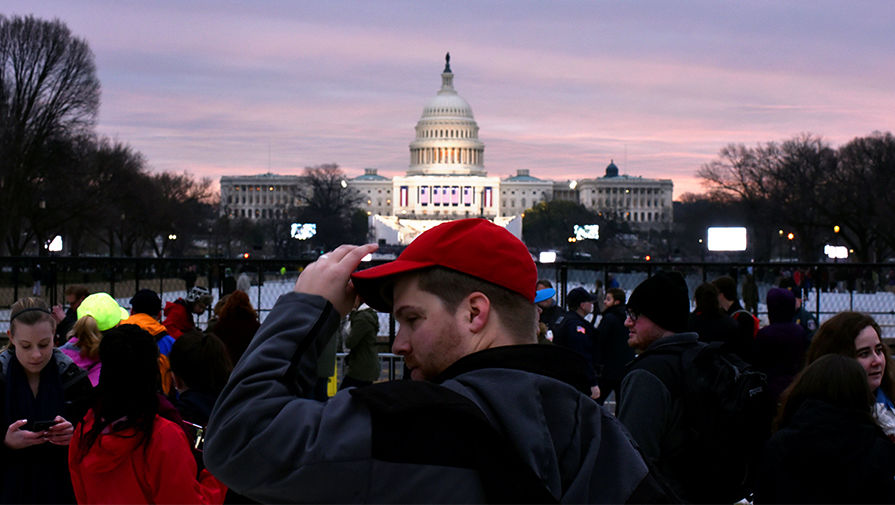 Сторонник Дональда Трампа перед инаугурацией около Капитолия в Вашингтоне, 20 января 2017 года