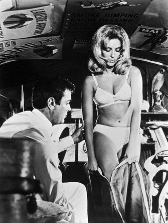 Шэрон Тейт в фильме «Не гони волну» (1967)