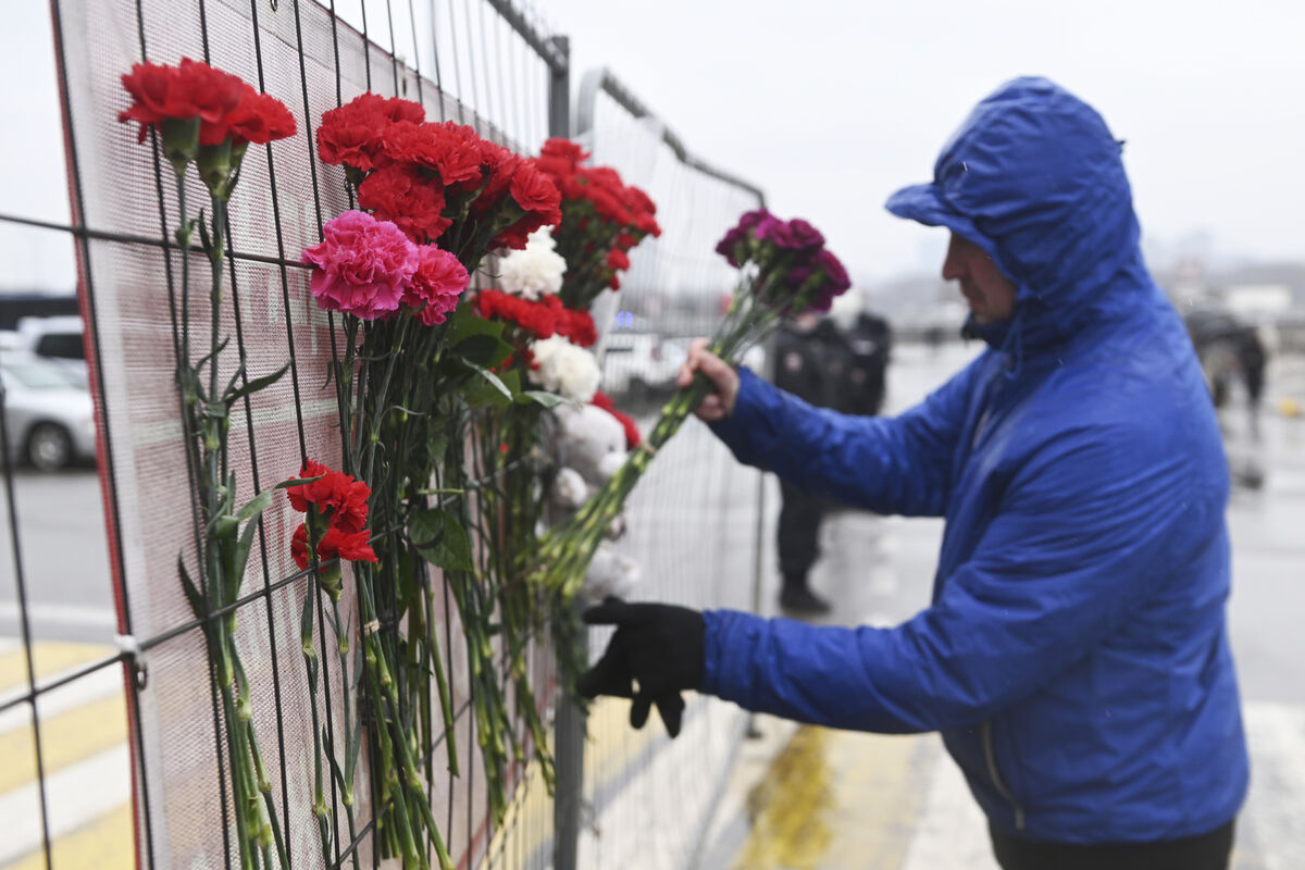 Правительство Москвы выделило средства на похороны жертв теракта в  «Крокусе» - Газета.Ru | Новости