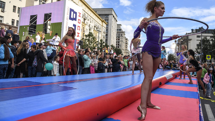 ГИБДД Москвы сообщила, на каких улицах перекроют движение по случаю Дня города