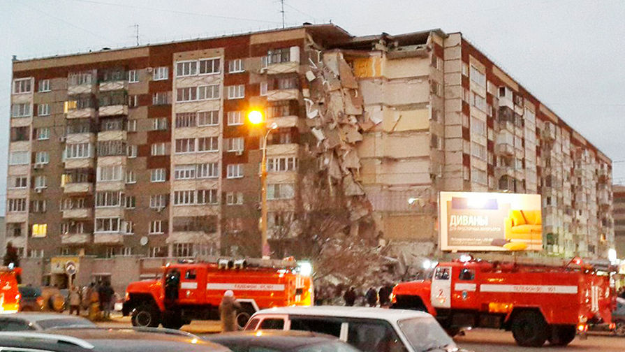 На месте обрушения части жилого 9-ти этажного дома в Ижевске, 9 ноября 2017 года