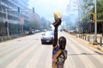 Участник антиправительственной демонстрации в центре Найроби, Кения, 6 июня 2023 года