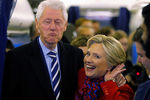 Билл и Хиллари Клинтон на борту самолета во время предвыбороной кампании в Филадельфии, 2016 год