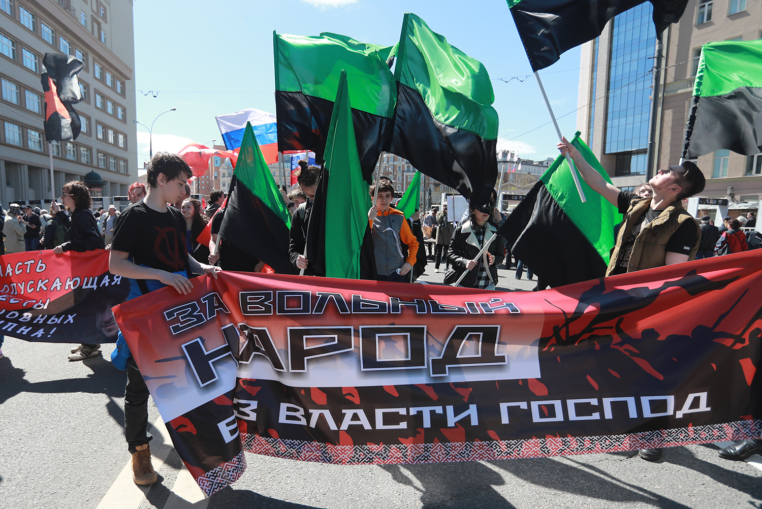 Участники митинга оппозиции на проспекте Академика Сахарова в Москве, 6 мая 2017 года