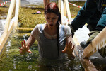 Новосибирск. Девушка окунается в купель во время празднования Крещения на реке Обь, 19 января 2023 года