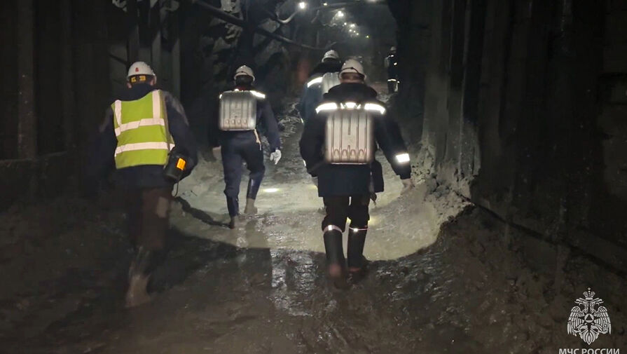 На руднике "Пионер" остановили спасательную операцию. 13 горняков остались под завалами  