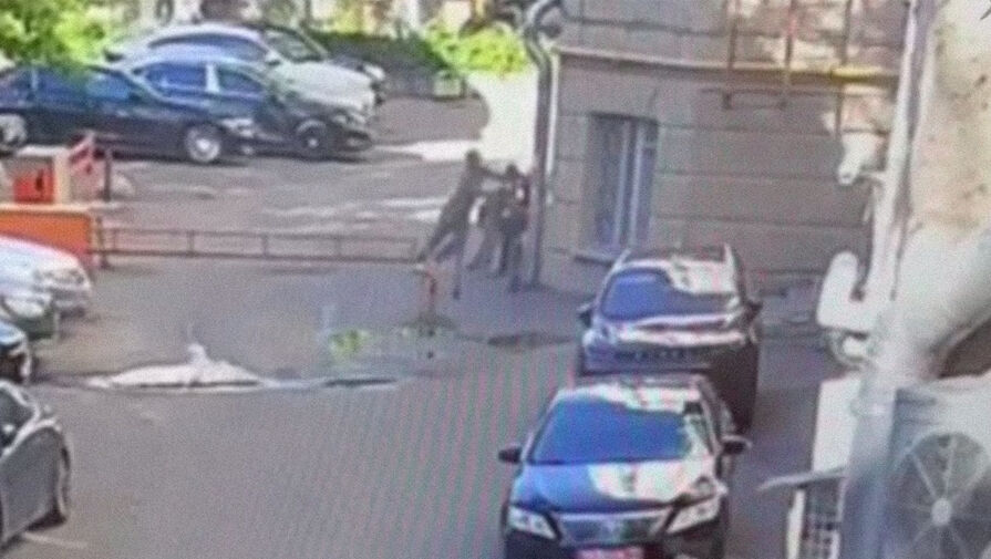 Момент похищения итальянского бизнесмена в центре Москвы попал на видео
