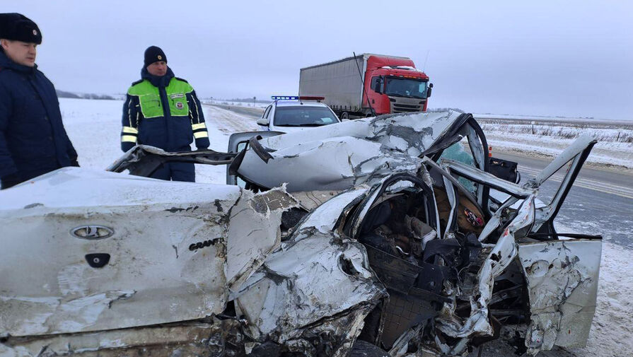 Появились кадры с Lada Granta, которую разорвало при ДТП в Самарской области