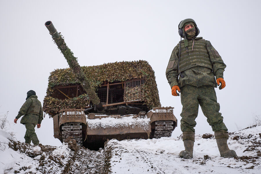 Танкисты 6-й мотострелковой дивизии 3-го армейского корпуса Южной группировки войск во время боевой подготовки.