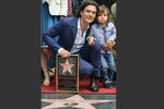 В 2014 году Орландо Блум получил звезду на Голливудской аллее славы. Первый на нее ступил сын актера Флинн Блум 