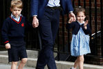 Принц Уильям у больницы вместе с детьми - Джорджем и Шарлоттой, 23 апреля 2018 год