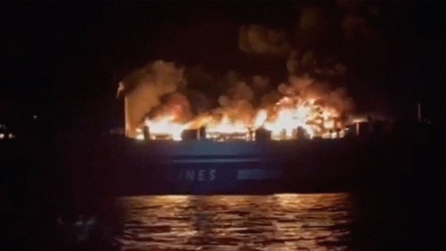 Опубликовано видео горящего в Ионическом море парома