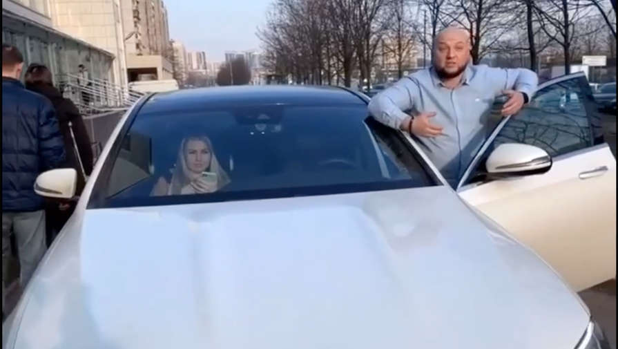 Полиция Петербурга начала проверку видео с водителем, назвавшим пешеходов нищебродами