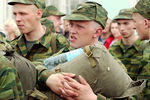Отправка новобранцев с призывного пункта на место прохождения воинской службы. Новосибирск, 2006 год