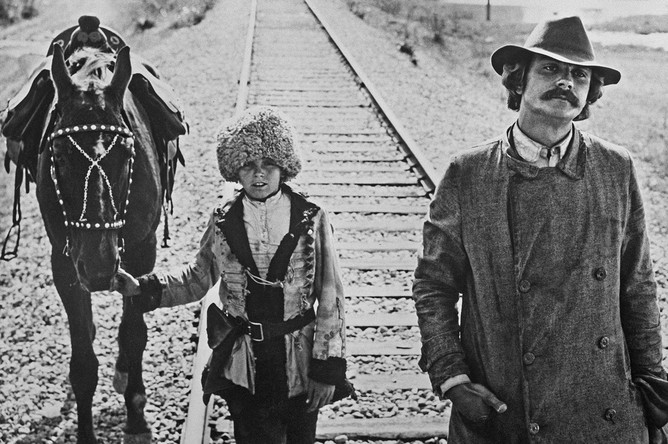 Кадр из кинофильма «Свой среди чужих, чужой среди своих», 1974 год