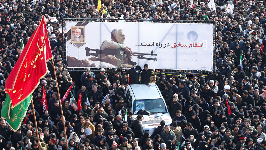 Во время церемонии прощания с генералом Касемом Сулеймани в Тегеране, 6 января 2020 года