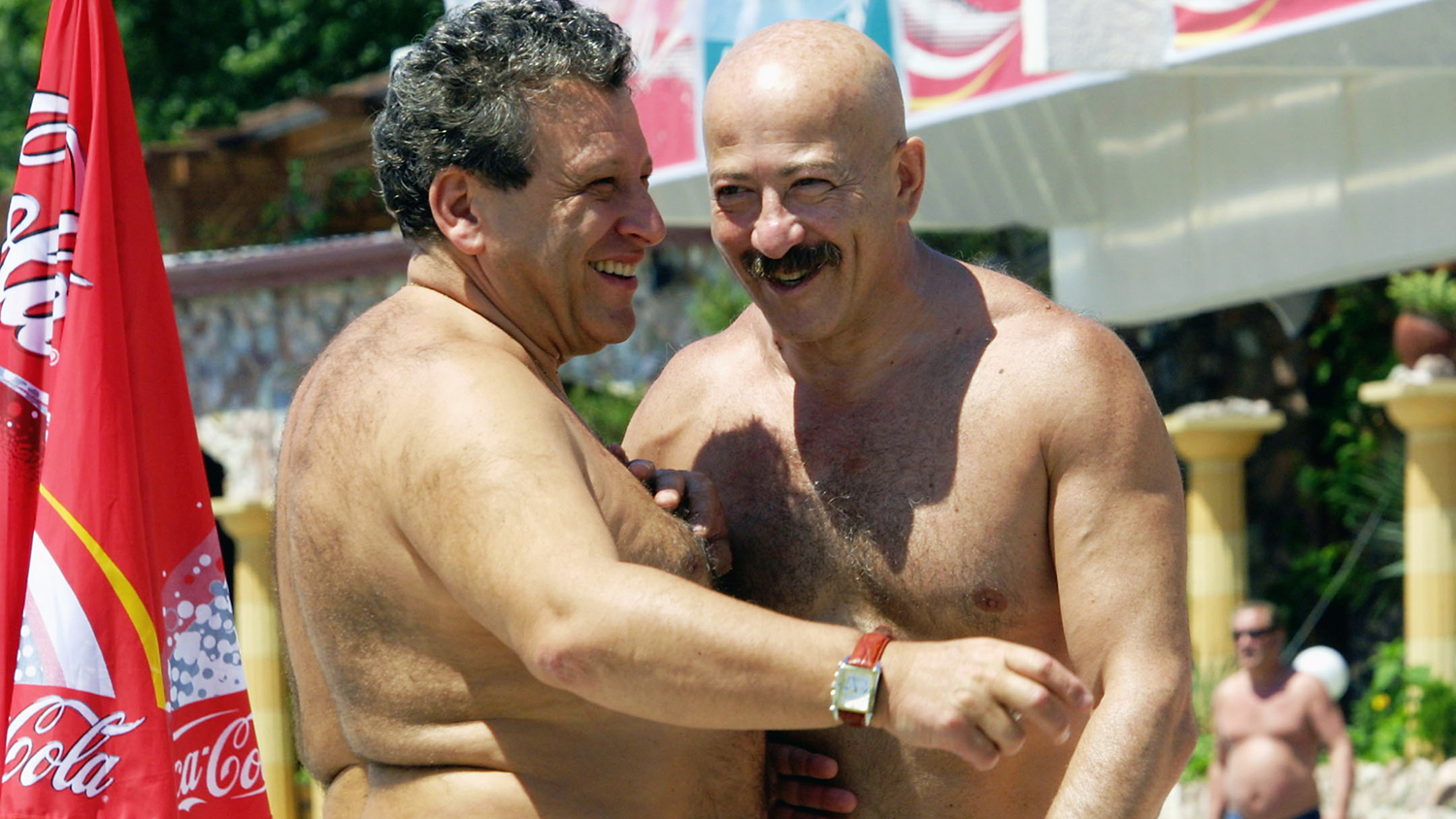 Борис Грачевский и Александр Розенбаум на сочинском пляже во время &laquo;Кинотавра&raquo;, 2004 год