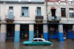 Затопленная после сильных ливней улица Гаваны, Куба, 3 июня 2022 года