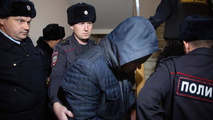 Бывший сотрудник полиции Эдуард Матвеев, подозреваемый в изнасиловании девушки-дознавателя, в Кировском районном суде Уфы, 2 ноября 2018 года