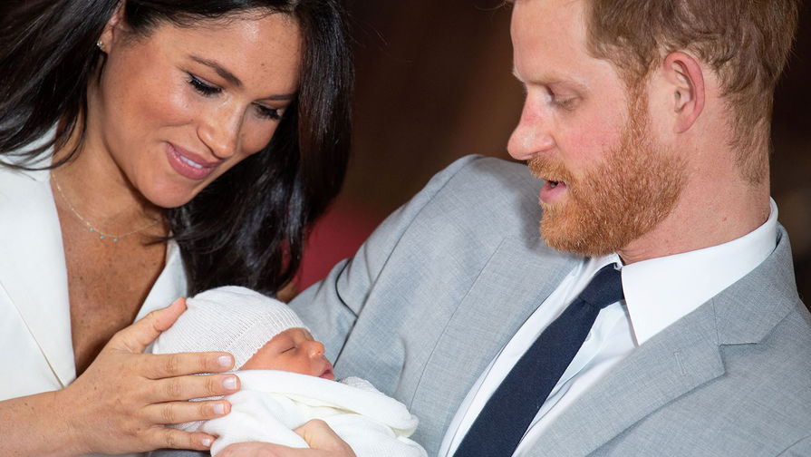 Принц Гарри и Меган Маркл с новорожденным сыном Арчи, май 2019 года