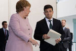 Канцлер ФРГ Ангела Меркель и президент Украины Владимир Зеленский во время встречи в Берлине, 18 июня 2019 года