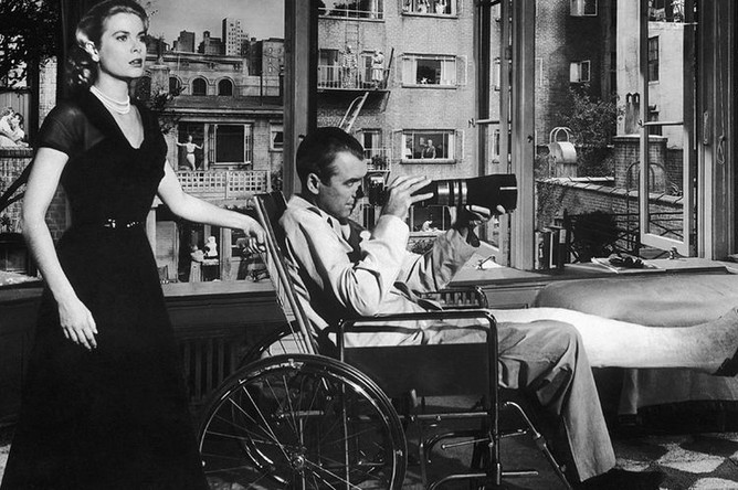 Кадр из фильма «Окно во двор» (1954)