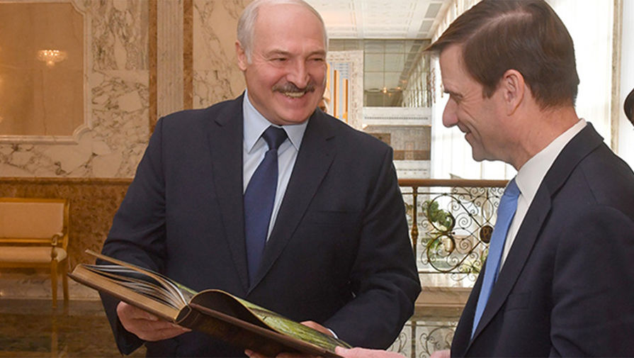 Президент Белоруссии Александр Лукашенко и заместитель Государственного секретаря США по политическим вопросам Дэвид Хэйл, 17 сентября 2019 года