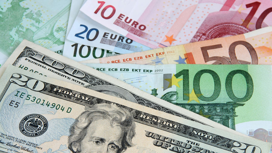 Экономист спрогнозировал курс доллара и евро