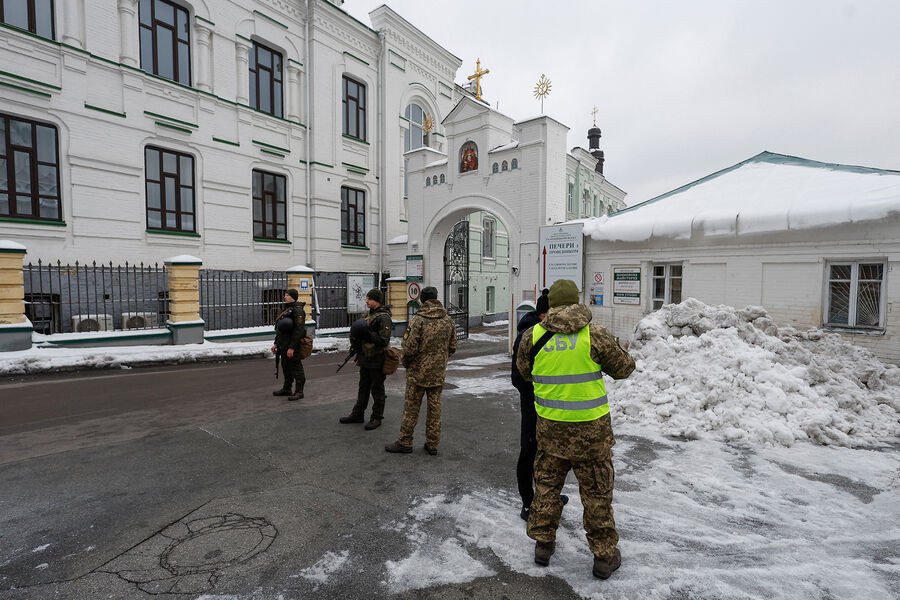 «Акция устрашения верующих»: СБУ провела обыск в Киево-Печерской лавре