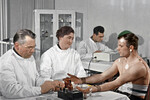 Юрий Гагарин во время медицинского обследования перед полетом в космос, 1961 год