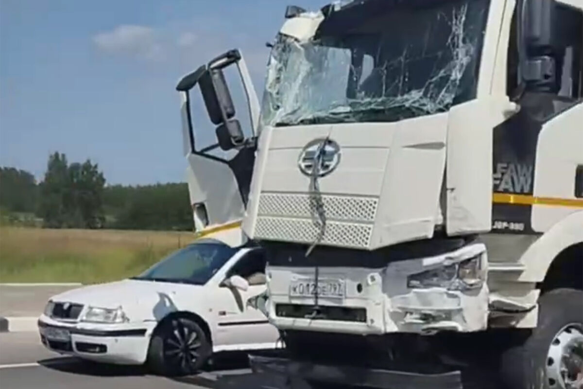 Смотрите порно видео Русские грузчики насилуют молоденькую студентку онлайн на высокой скорости.