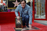 Квентин Тарантино со своей звездой на Аллее славы в Голливуде