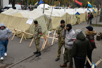 Палаточный городок участников веча у здания Верховной рады Украины, организованного бывшим президентом Грузии, экс-губернатором Одесской области Михаилом Саакашвили в Киеве, 29 октября 2017
