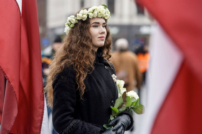 Жители на акции протеста во время марша легионеров Waffen SS в Риге, 16 марта 2019 года