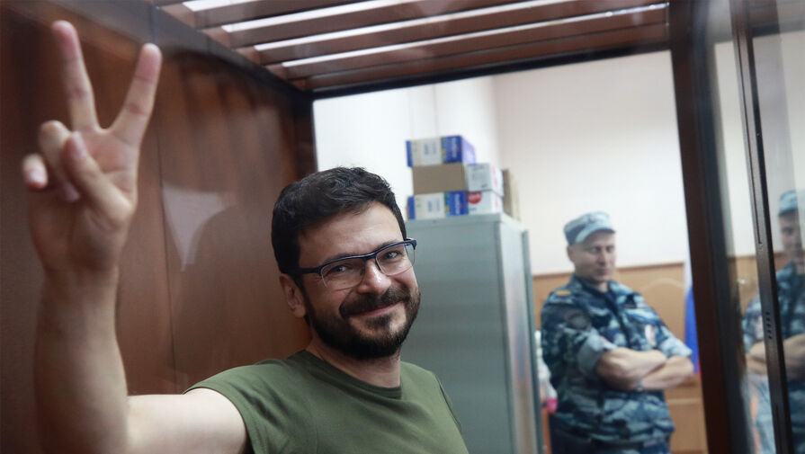 СК завершил расследование уголовного дела против экс-депутата Яшина* о фейках про армию