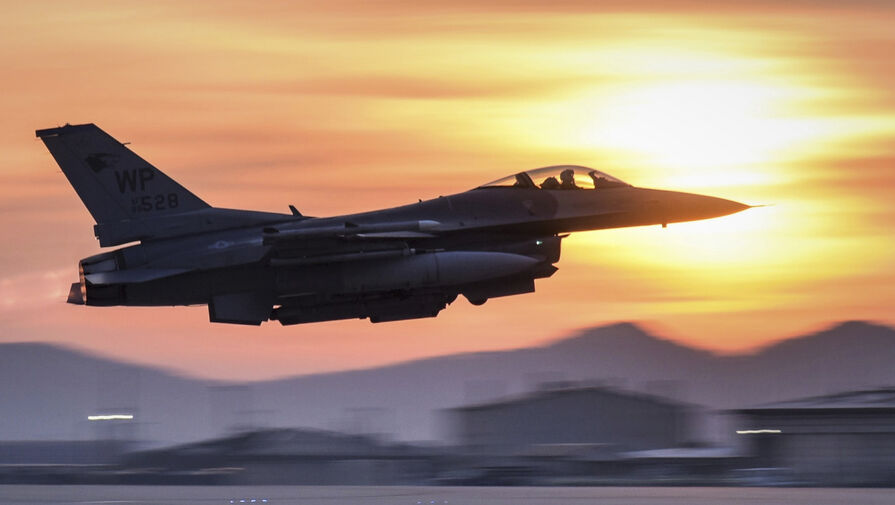 Премьер Дании пообещала в течение месяца отправить F-16 на Украину