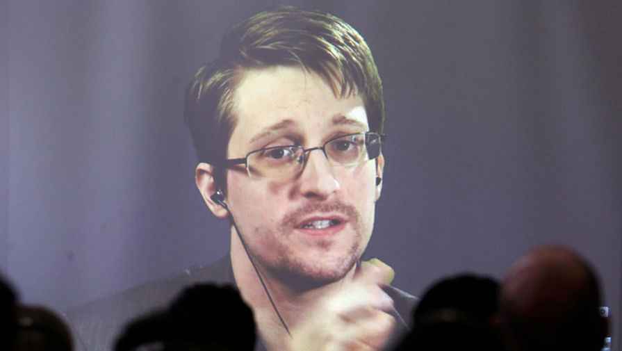 Эдвард Сноуден на видеоконференции