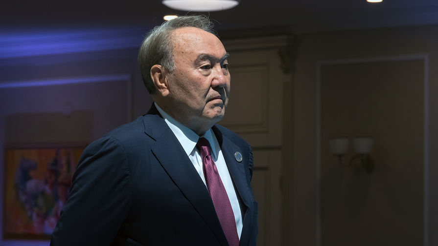 Президент Казахстана Нурсултан Назарбаев на церемонии встречи глав государств-участников V Каспийского саммита в Актау, 12 августа 2018 года