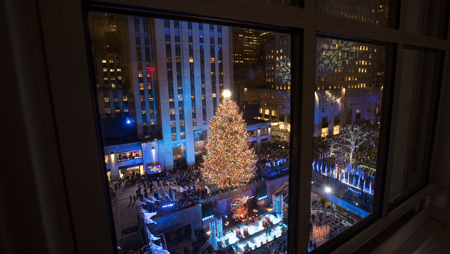 Церемония зажжения рождественской елки на Манхэттене в Нью-Йорке, 28 ноября 2018 года