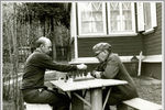 Генерал армии Иосиф Гусаковский во время игры в шахматы на даче во Внуково, 1978 год