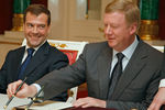 Президент России Дмитрий Медведев и глава «Роснано» Анатолий Чубайс во время церемонии подписания совместных документов по итогам российско-южнокорейских переговоров в Кремле, 2008 год