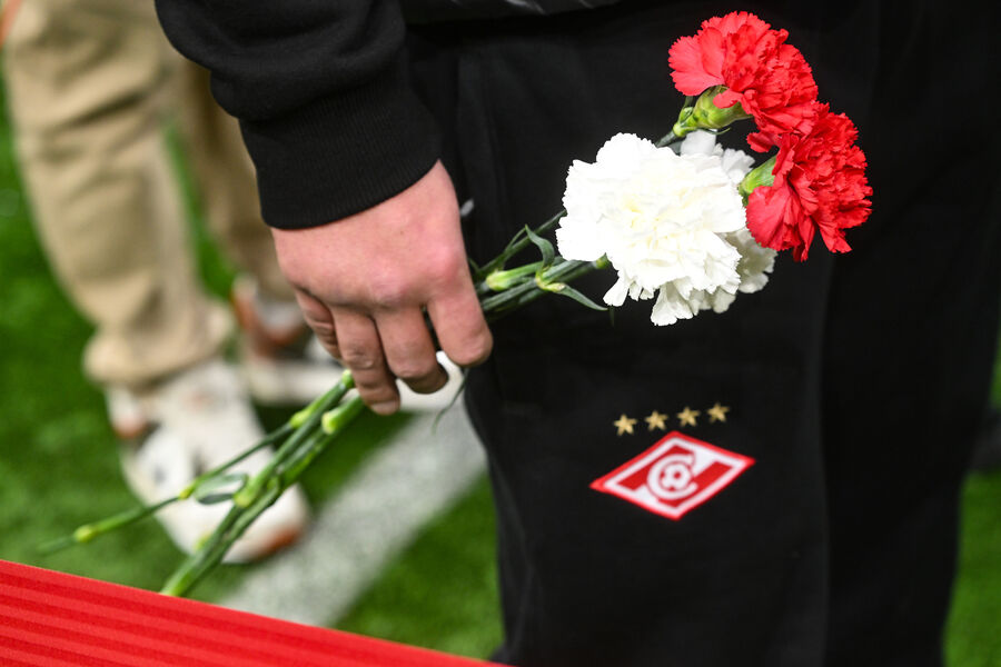 На&nbsp;церемонии прощания с&nbsp;олимпийским чемпионом 1956&nbsp;года в&nbsp;составе сборной СССР по&nbsp;футболу Никитой Симоняном на&nbsp;стадионе &laquo;Лукойл Арена&raquo; в&nbsp;Москве, 27&nbsp;ноября 2025&nbsp;года