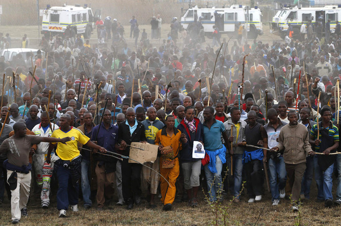 В ЮАР 15 тысяч шахтеров объявили забастовку, добыча золота на руднике приостановлена