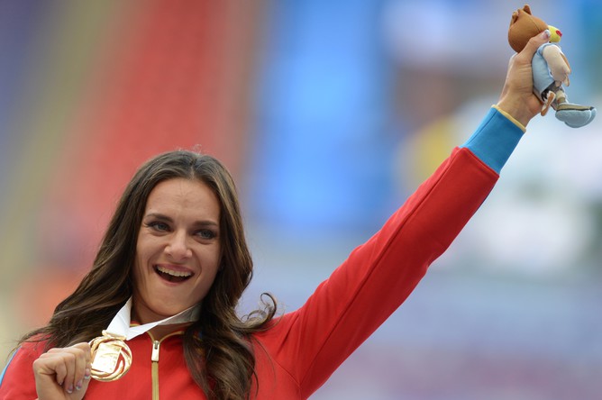 Елена Исинбаева с золотой медалью чемпионата мира в Москве