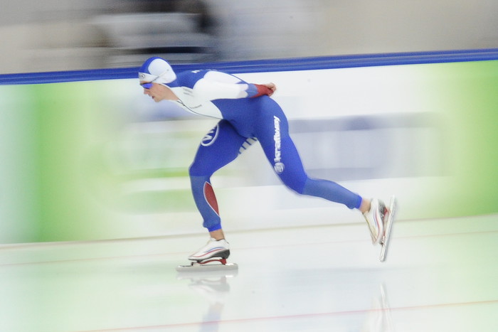 Денис Юсков одержал победу на этапе Кубка мира по конькобежному спорту