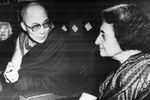 Изгнанный лидер Тибета Далай Лама и премьер-министр Индии Индира Ганди, Нью-Дели, 1979