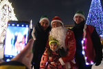 Жители Казани во время встречи Нового 2021 года 