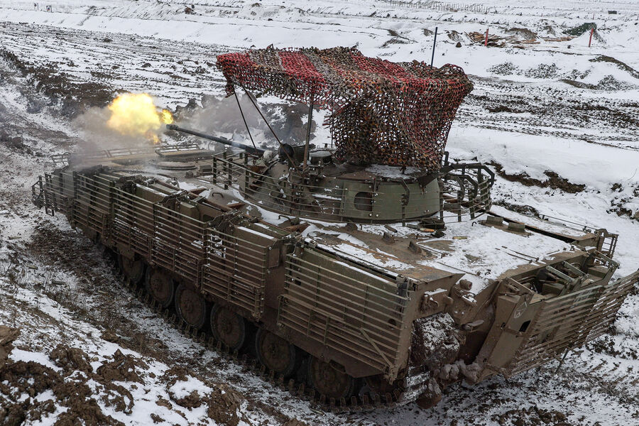 Танк Т-72Б3 во время боевой подготовки танкистов 6-й мотострелковой дивизии 3-го армейского корпуса Южной группировки войск.