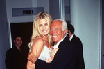 Актриса Пита Уилсон и модельер Джорджио Армани на благотворительном вечере в Нью-Йорке, 1998 год