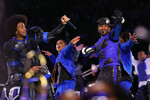 Рэпер Лудакрис и певец Ашер во время выступления в перерыве 58-го Супербоула в Лас-Вегасе, 11 февраля 2024 года 